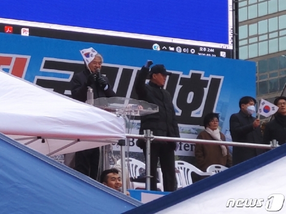 범투본 집회 참여해 발언 중인 전광훈 목사 © 뉴스1 정지형 수습기자