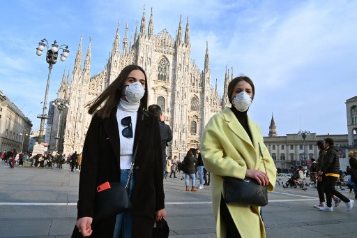 마스크를 쓴 이탈리아 시민들. /사진=AFP