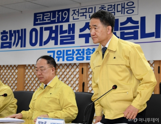 [사진]고위당정협의 참석한 박능후 장관