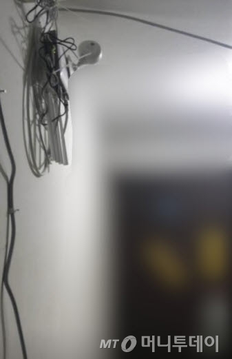 [단독]中, 한국인 집 현관에 CCTV 무단설치…빨간딱지도