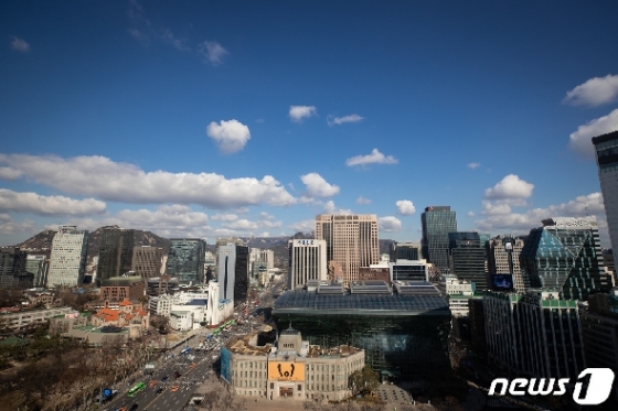 [사진] 파랗게 펼쳐진 서울 하늘