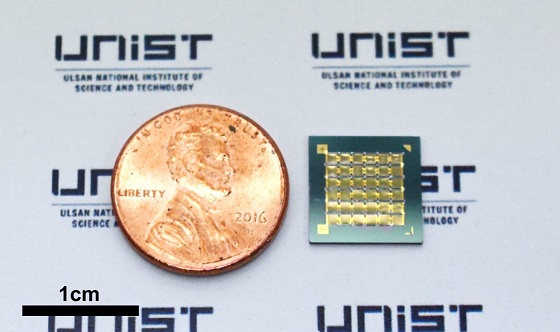전기수력학 프린팅으로 동전보다 작은 칩위에 36개의 전지를 직렬연결/사진=UNIST
