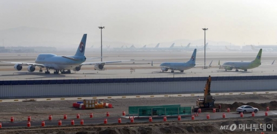 9일 오전 인천국제공항 항공기정비고에 항공기들이 멈춰 있다. / 사진=이기범 기자 leekb@