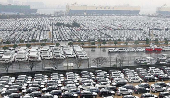 2008년 12월 당시 현대차 울산공장 야적장에 수출주문 감소로 출고가 지연된 차량들이 보관돼 있다./사진=머니투데이DB