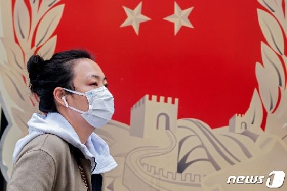 마스크를 착용한 중국 베이징 시민 <자료사진> © AFP=뉴스1