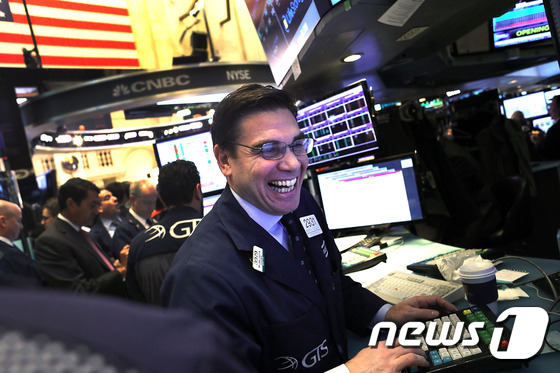 [속보] 뉴욕증시 3일째 상승 출발…S&P 1.5%↑