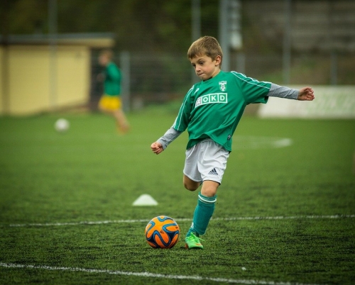 축구하는 어린이 /사진=pixabay