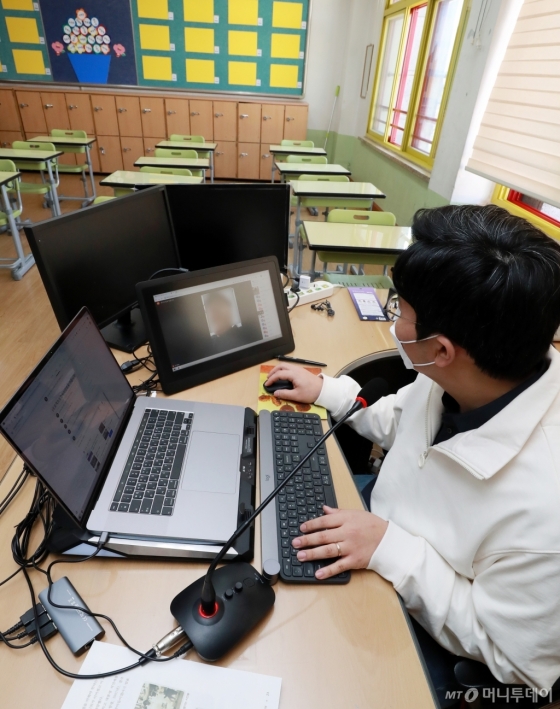 [사진]'온라인으로 만난 선생님과 학생'