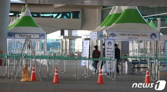[사진] 인천공항 개방형 선별진료소 '한산'