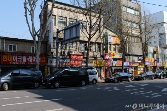 간판업체들이 밀집해 있는 서울 종로구 전경./사진=이재윤 기자