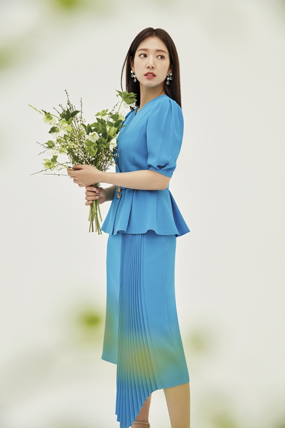 박신혜, 생기 넘치는 컬러 패션…"우아한 레이디룩"