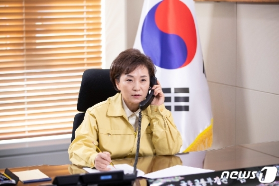[사진] 김현미 장관, 프랑스 생태포용전환부 국무장관과 통화