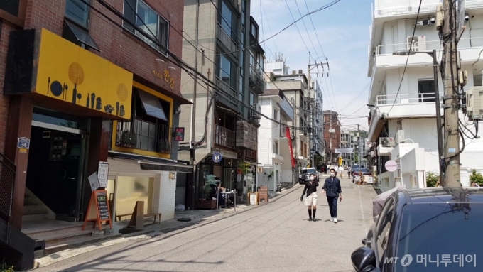 '나인원한남' 인근 한남동 카페거리 모습/사진= 박미주 기자