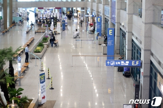 인천국제공항 입국장 모습. 2020.4.13/뉴스1 © News1 황기선 기자