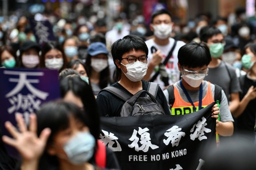 24일 홍콩 국가보안법에 반대하는 홍콩 민주화 시위대가 거리 행진하고 있는 모습/사진=AFP
