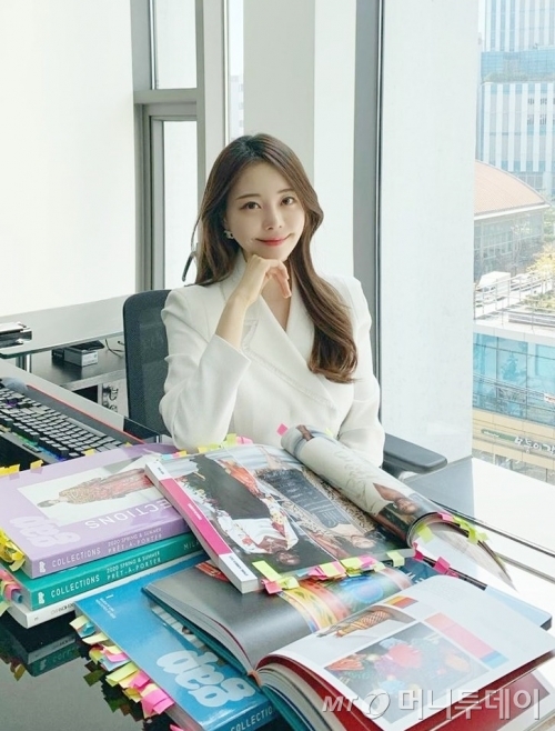 하트시그널에 출연해 유명해진 서주원씨의 배우자 인플루언서 김민영씨는 지난 2월 화장품 브랜드 '로아르'를 론칭했다.