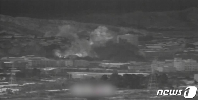 북한이 개성공단 내 남북공동연락사무소 청사를 16일 오후 2시 49분경 폭파했다. 사진은 우리군 장비로 촬영된 폭파 당시 영상 캡쳐. /사진제공=국방부