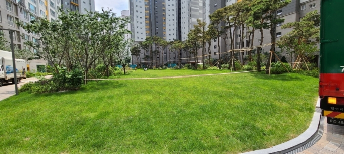 당산센트럴아이파크 단지 중앙에 자연광장이 조성돼 있다. /사진=유엄식 기자