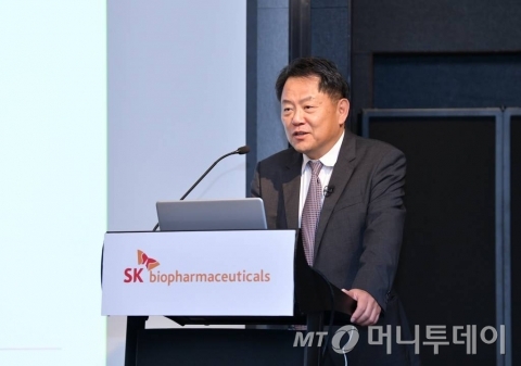 조정우 SK바이오팜 대표가 지난 15일 개최한 IPO(기업공개) 온라인 간담회에서 발표하고 있다. /사진제공=SK바이오팜