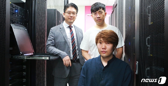 왼쪽 위부터 시계방향으로 김민수 교수, 남윤민 박사, 한동형 박사과정(KAIST 제공)© 뉴스1