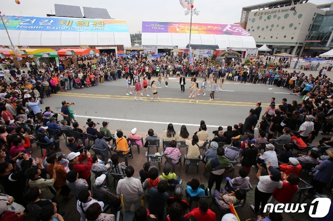 지난해 개최됐던 금산인삼축제 기간중 행사 모습.(금산군 제공)© 뉴스1