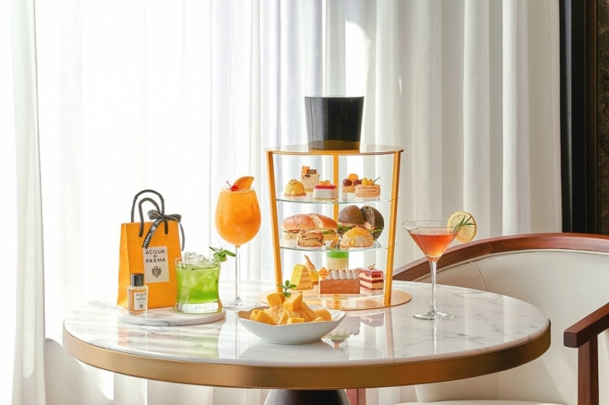 롯데호텔서울은 럭셔리 향수 브랜드 '아쿠아 디 파르마'와 협업한 여름 디저트 프로모션 '2020 머스트 비 트로피컬(Must Be Tropical): 더 퍼퓸(The Perfume)'을 선보였다. /사진=롯데호텔
