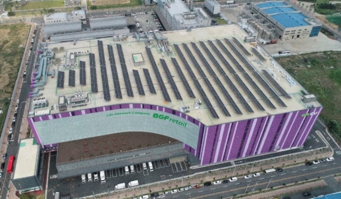 한화큐셀, 물류센터 옥상에 태양광발전소…1400명 1년치 전력량 생산