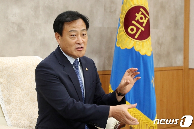 제10대 경기도의회 후반기 장현국 의장이 뉴스1과의 취임 인터뷰에서 "일 잘하는 의회를 만들겠다"는 각오를 밝혔다./© 뉴스1