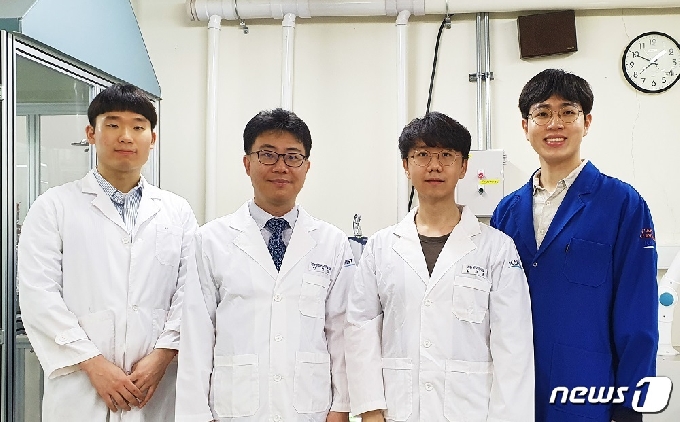 KAIST 임성갑 교수(왼쪽 두번째) 연구팀 © 뉴스1