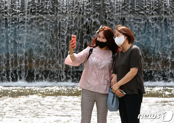 15일 경기도는 서해상에 위치한 고기압의 영향으로 맑아진다.© News1 송원영 기자