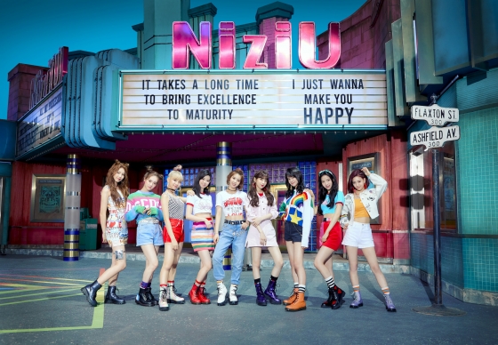 JYP 신인 NiziU, 日 오리콘 주간 차트 2주 연속 1위