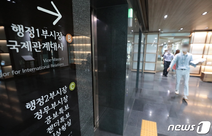 [사진] 침묵하는 '서울시 6층' 사람들