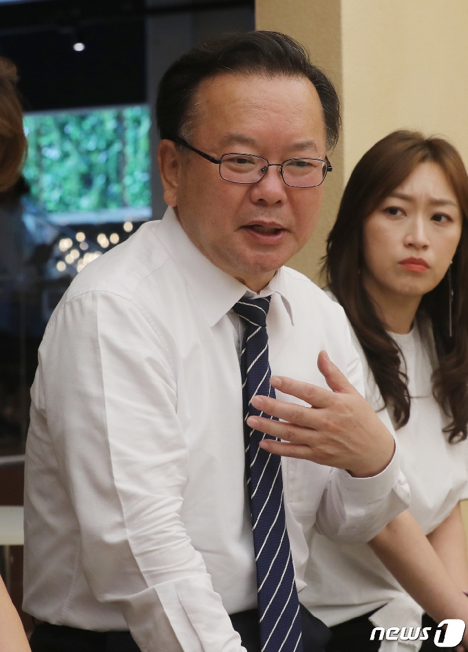[사진] 워킹맘 간담회 갖는 김부겸 전 의원