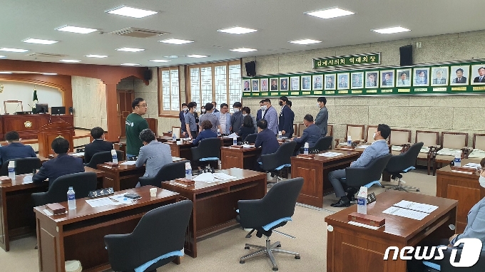 김제시의회는 22일 임시회를 열고 부적절한 관계로 물의를 빚은 고미정 의원을 제명했다.© 뉴스1