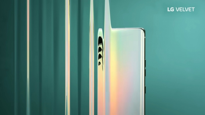 LG전자가 지난달 중순 LG 모바일 글로벌 유튜브 채널에 업로드 한 LG 벨벳의 제품 소개 영상 화면. /사진=LG전자
