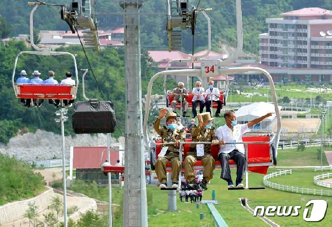 [사진] 북한, 제6차 전국노병대회 참가자들에게 '온천 휴양' 제공해 눈길