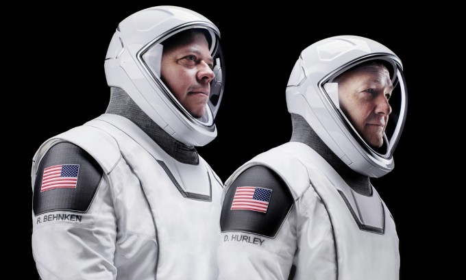 스페이스X가 만든 우주복을 입은 우주비행사들_스페이스X제공