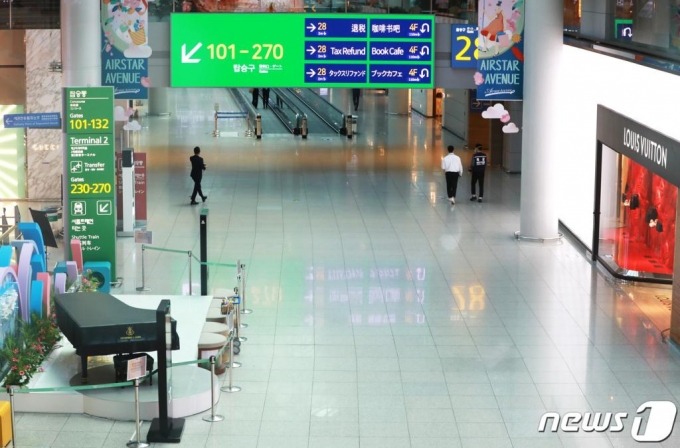 5월19일 오후 인천국제공항 제1여객터미널 면세점이 한산한 모습을 보이고 있다. /사진=뉴스1