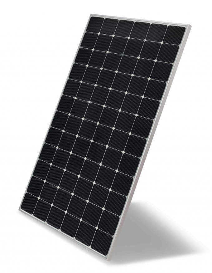 '에너지 대상'을 수상한 LG전자의 고출력 양면 발전 태양광 모듈. /사진제공=LG전자