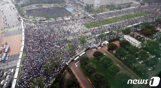 [사진] 광화문 광장 가득메운 보수단체 광복절 집회