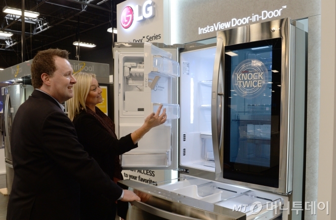 북미 최대 가전제품 유통매장 베스트바이에 전시된 LG전자의 양문형 냉장고 제품의 모습. 2020.1.9/뉴스1 (LG전자 제공) ⓒ 뉴스1 / 사진제공=뉴스1