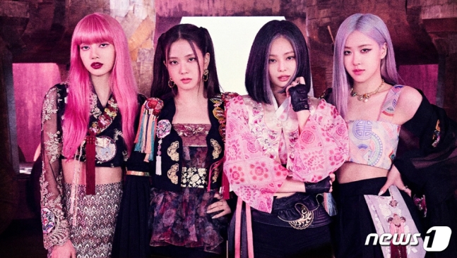 걸그룹 블랙핑크가 지난 6월 발표한 신곡 '하우 유 라이크 댓(How You Like That)'에서 국내 디자이너가 재해석한 한복을 착용해 반응을 끌었다. /사진=뉴스1
