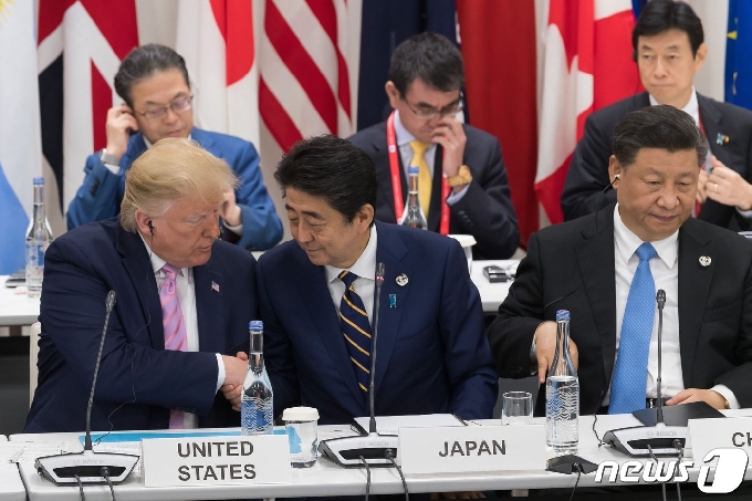 사진 왼쪽부터 도널드 트럼프 미국 대통령, 아베 신조 일본 총리, 시진핑 중국 국가주석. © AFP=뉴스1