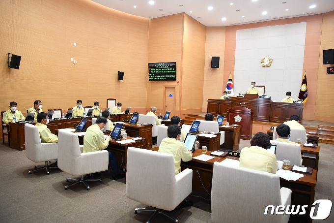 전북 완주군의회가 제254회 임시회를 개회하고 있다.(완주군의회제공)2020.9.3/뉴스1