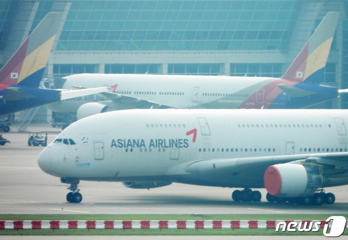 11일 인천국제공항의 아시아나 항공기 모습. /사진=뉴스1