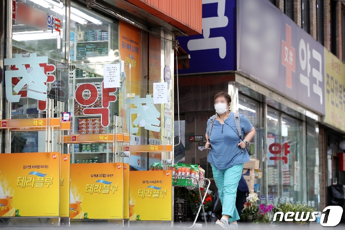 [사진] 약국·복권가게 제외하고 소상공인 지원금