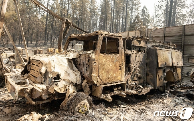 [사진] 캘리포니아 산불에 녹아내린 소방트럭