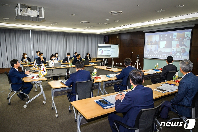 한국철도가 17일 대전사옥에서 영상으로 진행된 '제35차 국제철도협력기구(OSJD) 사당단 회의'에 참석했다. (한국철도 제공) © 뉴스1