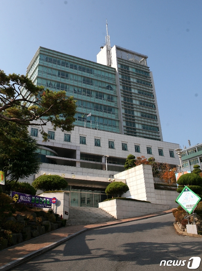 전북 군산의 서해대학이 교육부로 부터 학교폐쇄 계고를 통보받아 폐쇄 위기에 놓였다. /© 뉴스1