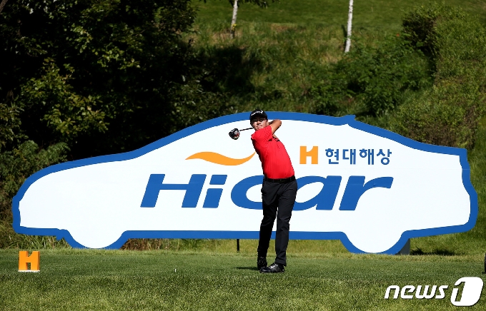 [사진] 드라이버 티샷 날리는 김성현